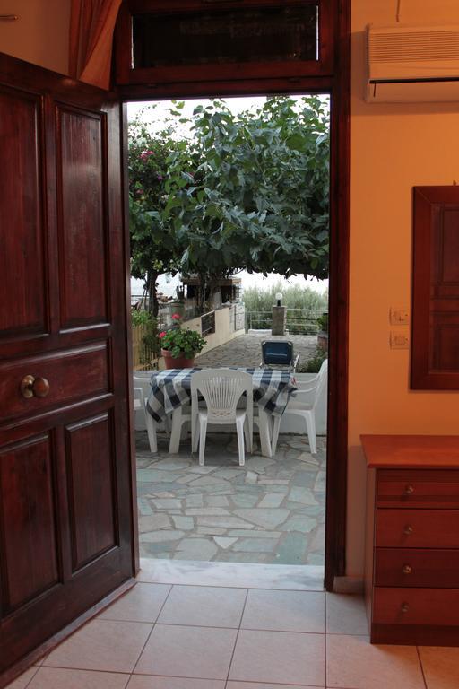 Ballas Apartments Agia Efimia Pokoj fotografie